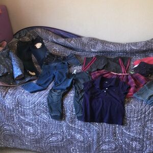 Lot of girls clothes from 5 to 7 years old Tommy Hilfiger, Carters, Gap